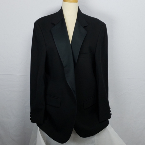 Tuxedo - Picture 1 of 10